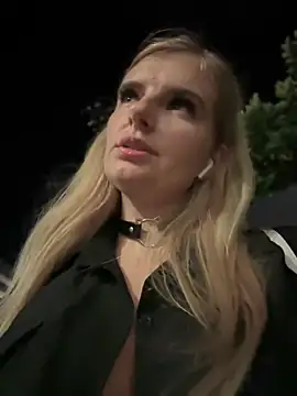 Snapshot of Betsy chatting on 12/22/24, 04:06 Betsy online show from 12/22/24, 04:06