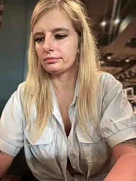 Snapshot of Betsy chatting on 01/20/25, 08:30 Betsy online show from 01/20/25, 08:30