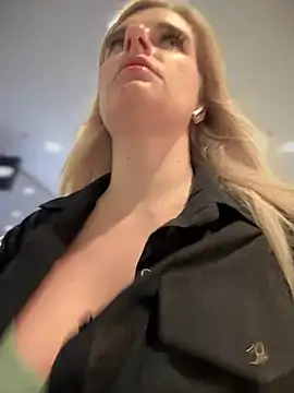 Snapshot of Betsy chatting on 02/02/25, 06:47 Betsy online show from 02/02/25, 06:47