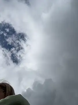 Betsy online show from 04/05/26, 01:07