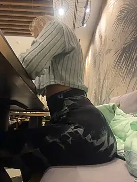 Snapshot of Betsy chatting on 12/15/25, 04:13 Betsy online show from 12/15/25, 04:13