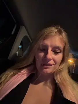 Snapshot of Betsy chatting on 01/18/26, 04:43 Betsy online show from 01/18/26, 04:43