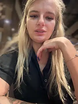 Snapshot of Betsy chatting on 01/05/25, 12:42 Betsy online show from 01/05/25, 12:42