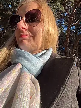 Snapshot of Betsy chatting on 01/14/26, 01:26 Betsy online show from 01/14/26, 01:26