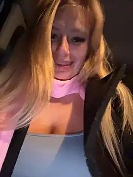 Snapshot of Betsy chatting on 02/15/26, 04:06 Betsy online show from 02/15/26, 04:06