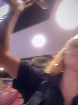 Snapshot of Betsy chatting on 12/30/24, 01:58 Betsy online show from 12/30/24, 01:58