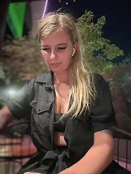 Snapshot of Betsy chatting on 01/12/25, 01:48 Betsy online show from 01/12/25, 01:48