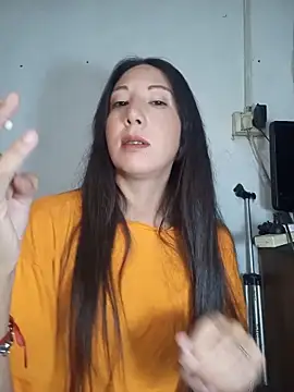 Snapshot of Cristal_azul777 chatting on 06/18/26, 01:48 Cristal azul777 online show from 06/18/26, 01:48