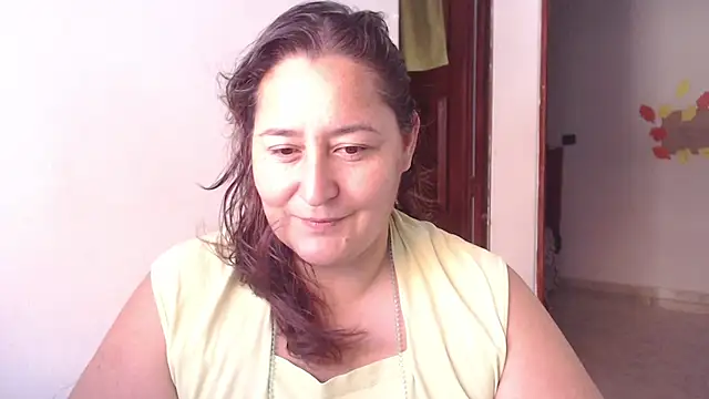 Snapshot of VioletBruces chatting on 12/04/25, 11:42 VioletBruces online show from 12/04/25, 11:42