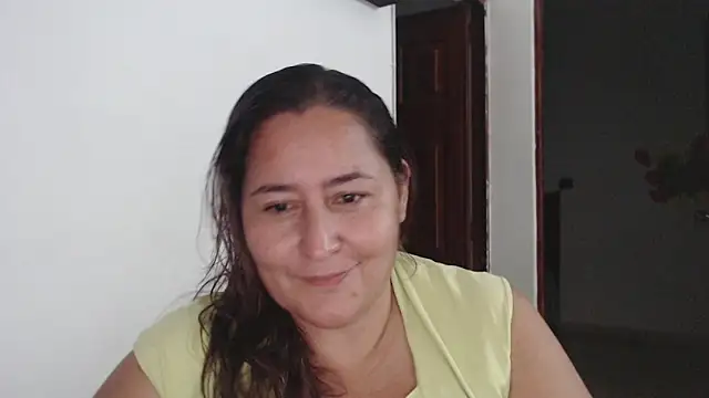 Snapshot of VioletBruces chatting on 12/05/25, 12:43 VioletBruces online show from 12/05/25, 12:43