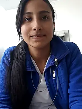 Vera Luna  online show from 12/17/25, 06:02