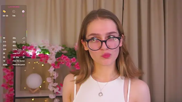 Snapshot of NyraKiss chatting on 12/14/25, 08:25 NyraKiss online show from 12/14/25, 08:25