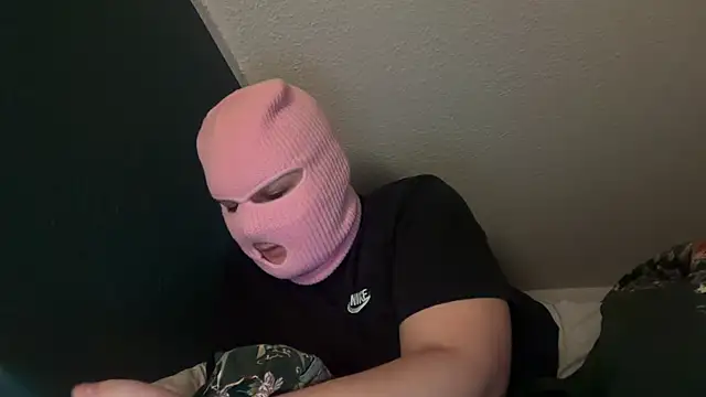 Snapshot of sluddykenna chatting on 12/15/25, 01:33 sluddykenna online show from 12/15/25, 01:33