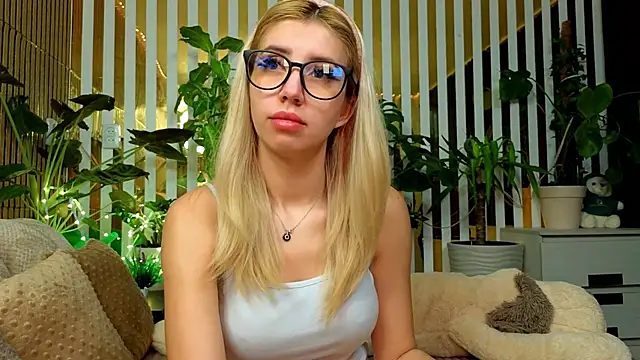 FlowweerGirl online show from 12/05/25, 09:01