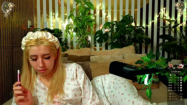 FlowweerGirl online show from 12/21/25, 11:16