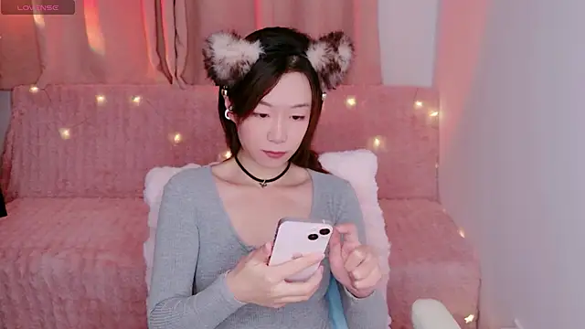 Snapshot of xiaomaoyouyou chatting on 12/18/25, 03:27 xiaomaoyouyou online show from 12/18/25, 03:27