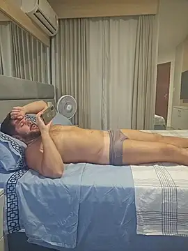 Snapshot of RipMyUnderwear chatting on 02/11/26, 12:32 RipMyUnderwear online show from 02/11/26, 12:32