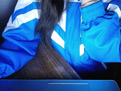 Snapshot of maian_love chatting on 12/15/25, 07:09 maian love online show from 12/15/25, 07:09