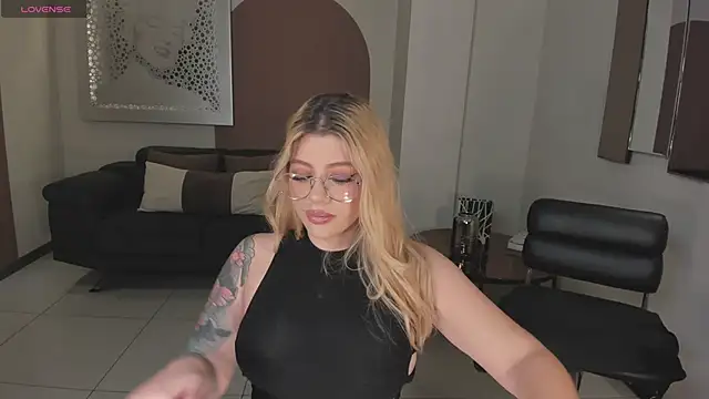 MadisonKane online show from 11/28/25, 12:27