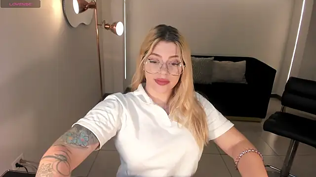 MadisonKane online show from 11/30/25, 11:55