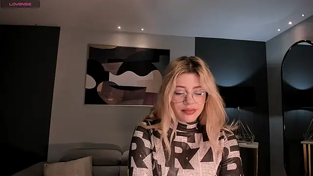 MadisonKane online show from 11/12/25, 11:14