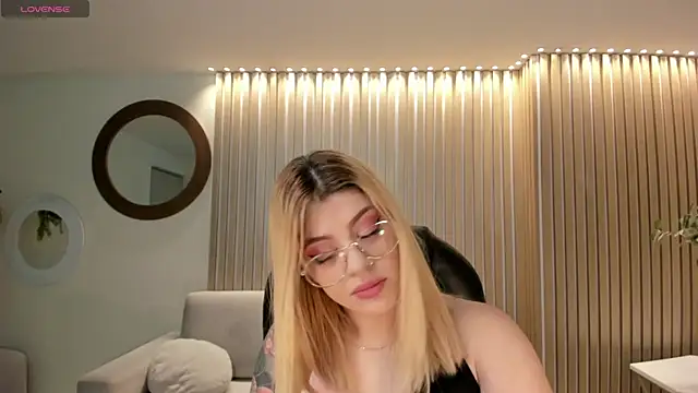 MadisonKane online show from 04/21/26, 11:17