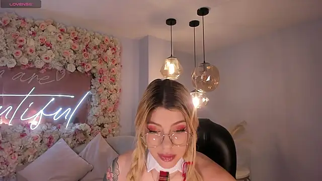MadisonKane online show from 05/04/26, 11:24