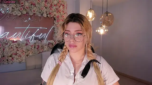 MadisonKane online show from 05/06/26, 11:14