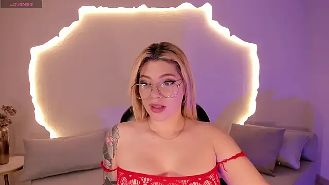 Snapshot of MadisonKane chatting on 06/30/26, 10:59 MadisonKane online show from 06/30/26, 10:59