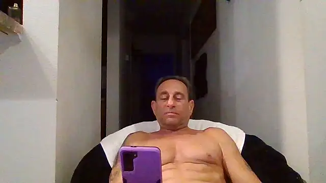 johnnymarino1010 online show from 04/28/26, 04:06