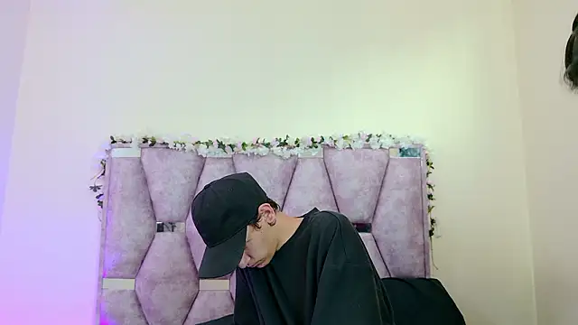 Snapshot of iris_and_damian chatting on 03/03/26, 05:31 iris and damian online show from 03/03/26, 05:31