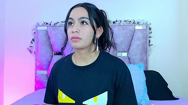 Snapshot of iris_and_damian chatting on 04/12/26, 05:16 iris and damian online show from 04/12/26, 05:16