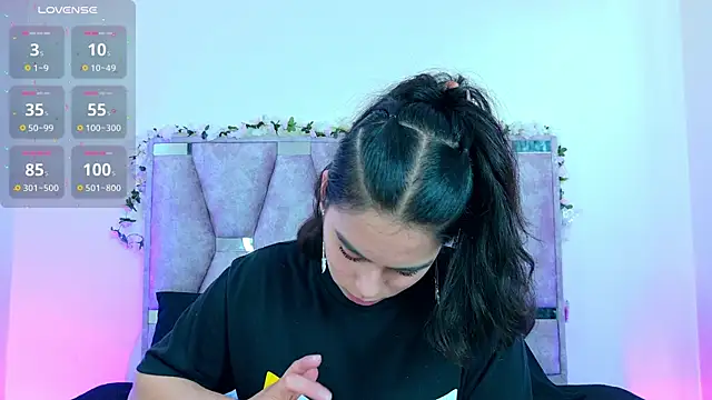 Snapshot of iris_and_damian chatting on 04/02/26, 04:13 iris and damian online show from 04/02/26, 04:13