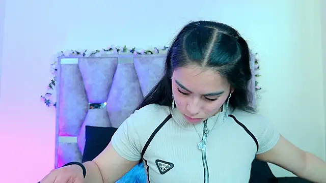 Snapshot of iris_and_damian chatting on 04/08/26, 05:25 iris and damian online show from 04/08/26, 05:25