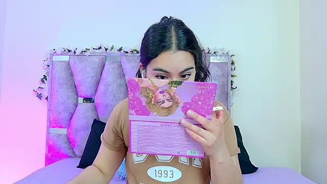 Snapshot of iris_and_damian chatting on 04/15/26, 05:28 iris and damian online show from 04/15/26, 05:28