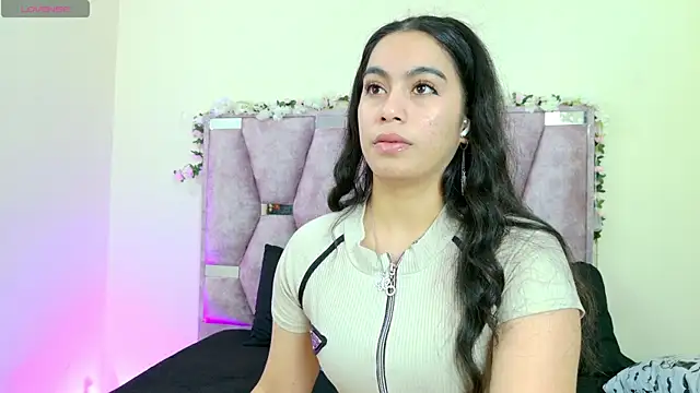 Snapshot of iris_and_damian chatting on 01/14/26, 04:10 iris and damian online show from 01/14/26, 04:10