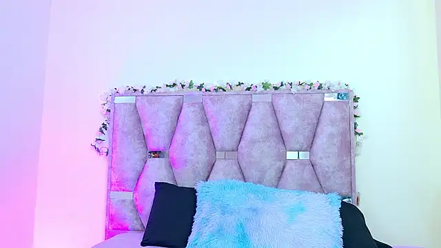 Snapshot of iris_and_damian chatting on 03/28/26, 05:14 iris and damian online show from 03/28/26, 05:14