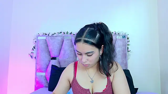 Snapshot of iris_and_damian chatting on 04/10/26, 04:58 iris and damian online show from 04/10/26, 04:58