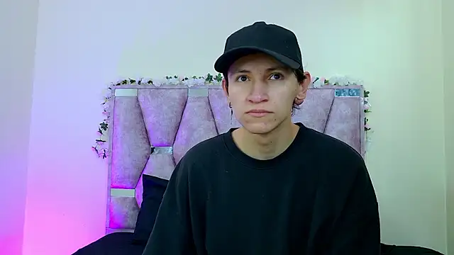 Snapshot of iris_and_damian chatting on 03/20/26, 05:25 iris and damian online show from 03/20/26, 05:25