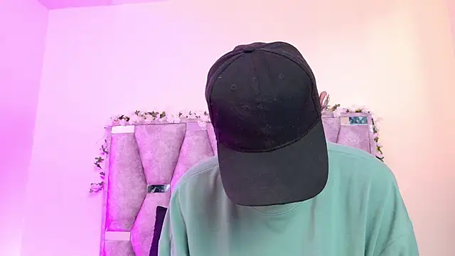 Snapshot of iris_and_damian chatting on 03/13/26, 05:18 iris and damian online show from 03/13/26, 05:18