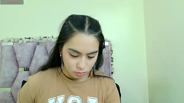 Snapshot of iris_and_damian chatting on 01/15/26, 04:21 iris and damian online show from 01/15/26, 04:21