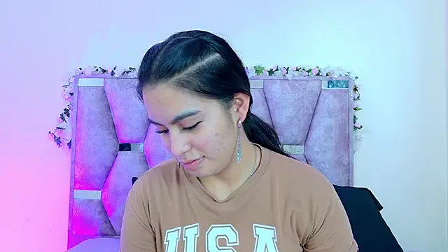 Snapshot of iris_and_damian chatting on 04/11/26, 05:16 iris and damian online show from 04/11/26, 05:16