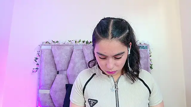 Snapshot of iris_and_damian chatting on 03/15/26, 05:20 iris and damian online show from 03/15/26, 05:20