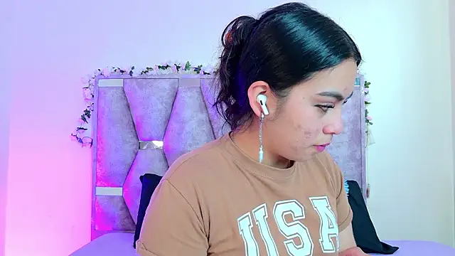 Snapshot of iris_and_damian chatting on 03/25/26, 05:12 iris and damian online show from 03/25/26, 05:12