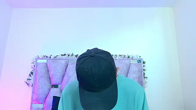 Snapshot of iris_and_damian chatting on 03/26/26, 05:22 iris and damian online show from 03/26/26, 05:22