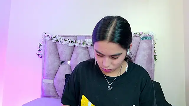 Snapshot of iris_and_damian chatting on 03/16/26, 05:26 iris and damian online show from 03/16/26, 05:26