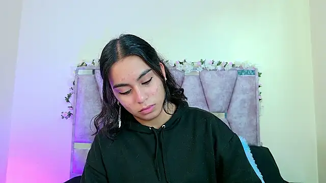 Snapshot of iris_and_damian chatting on 03/19/26, 05:13 iris and damian online show from 03/19/26, 05:13