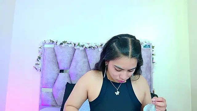 Snapshot of iris_and_damian chatting on 03/24/26, 05:24 iris and damian online show from 03/24/26, 05:24