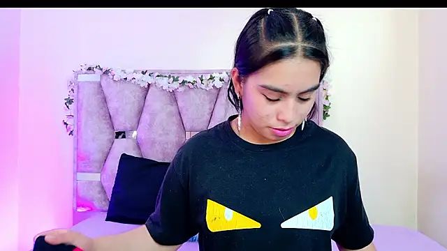 Snapshot of iris_and_damian chatting on 03/11/26, 05:18 iris and damian online show from 03/11/26, 05:18