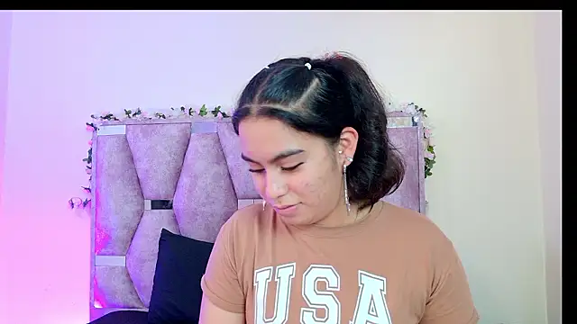 Snapshot of iris_and_damian chatting on 03/05/26, 05:20 iris and damian online show from 03/05/26, 05:20